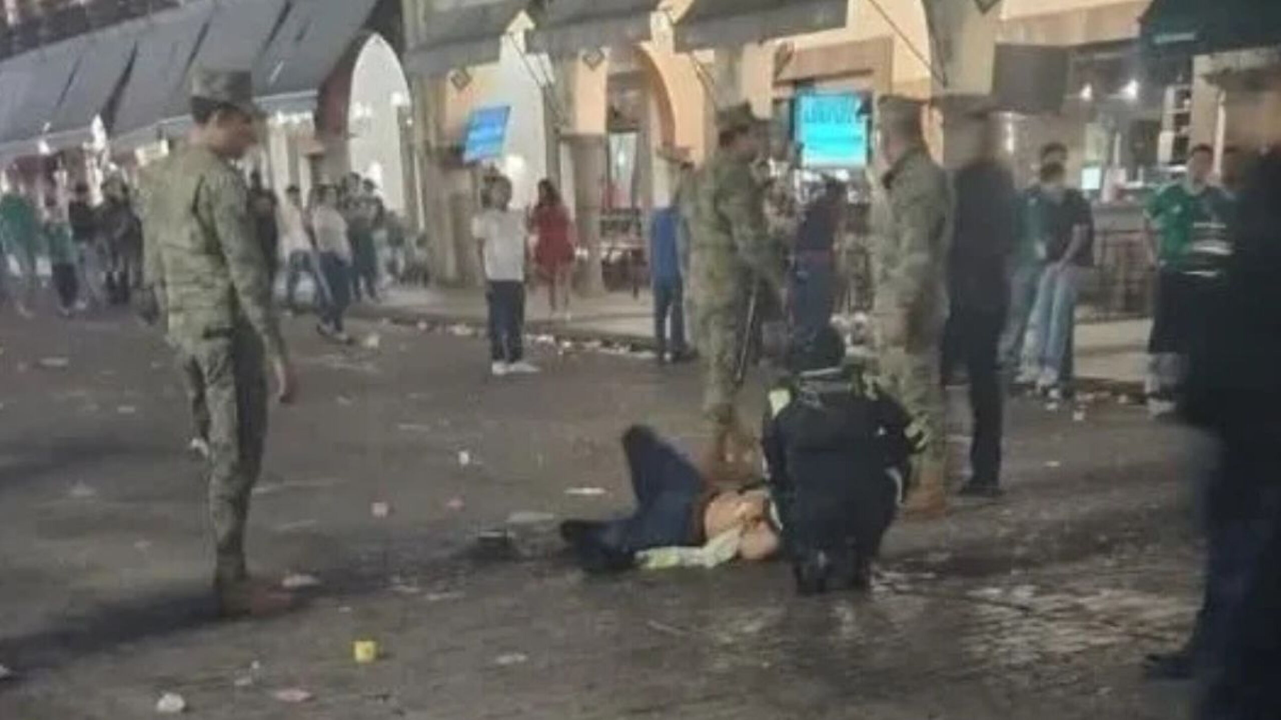 Hombre se lanzó de un balcón