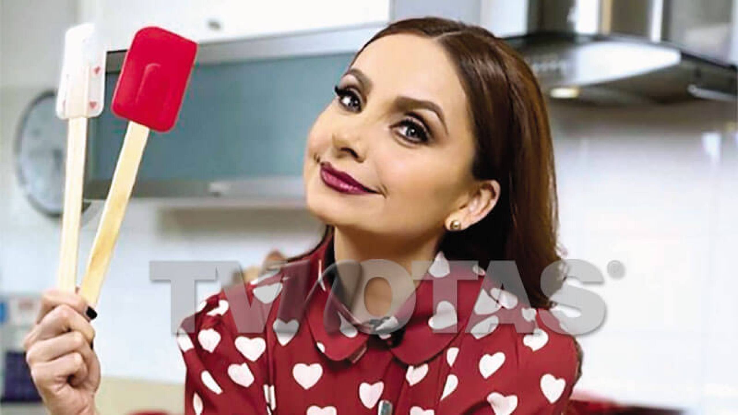 Elizabeth Álvarez enamora con cuerpazo