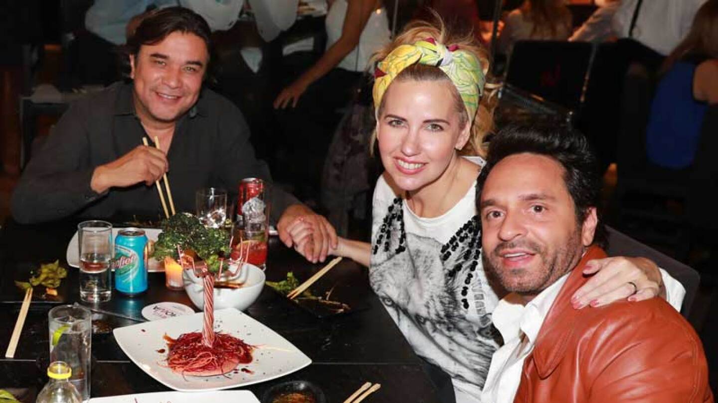 Los  conductores estuvieron muy contentos toda la noche.