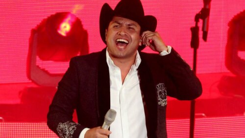 Las bebés del cantante cada día se parecen más a él.