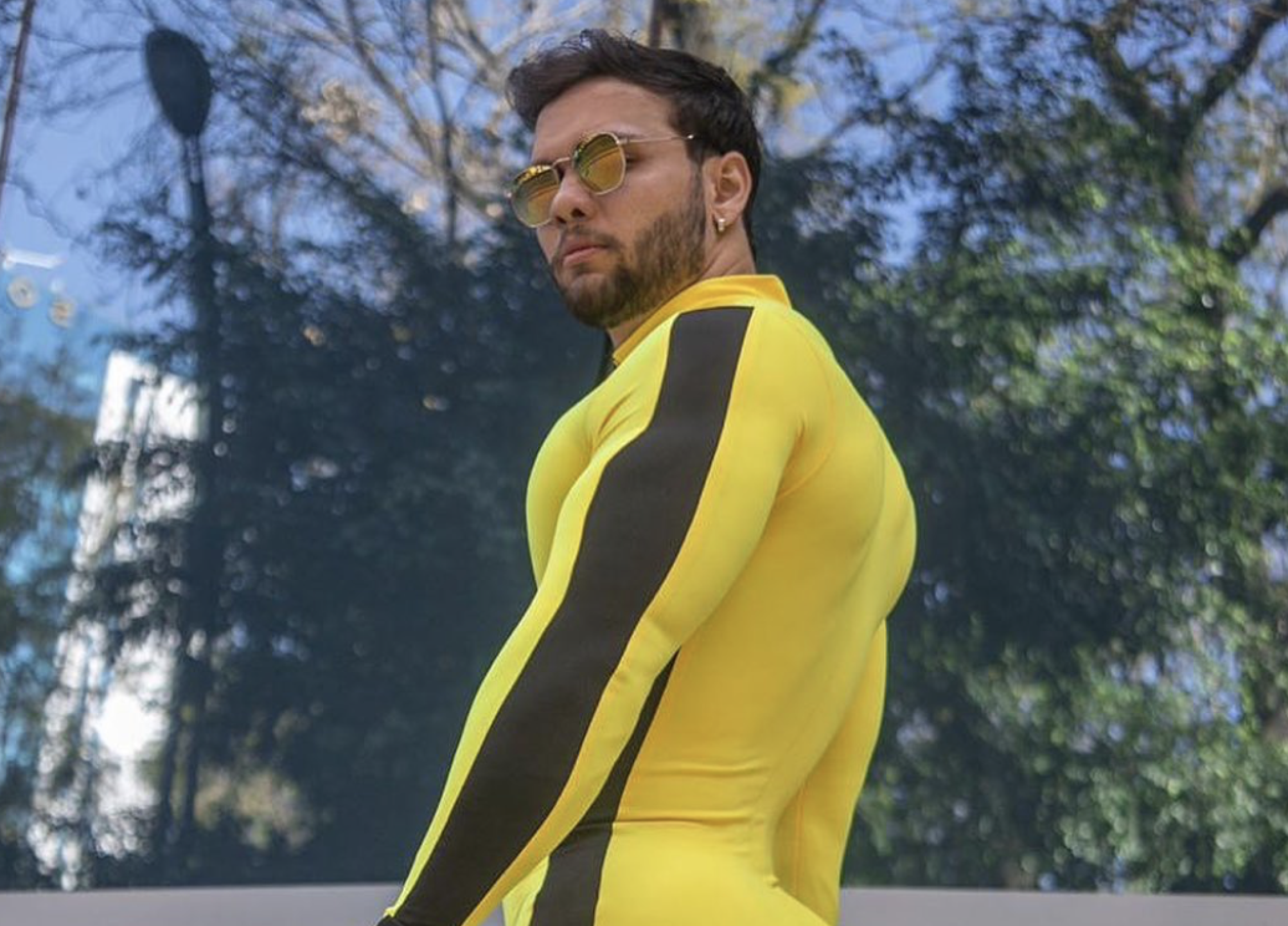 Marlon Colmenares de amarillo