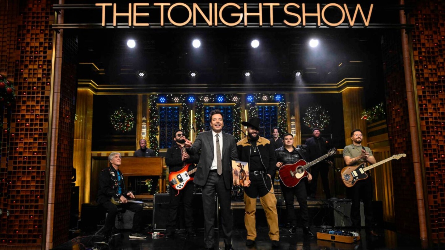  Carín León triunfa en 'The Tonight Show' con Jimmy Fallon ¡Orgullo mexicano!