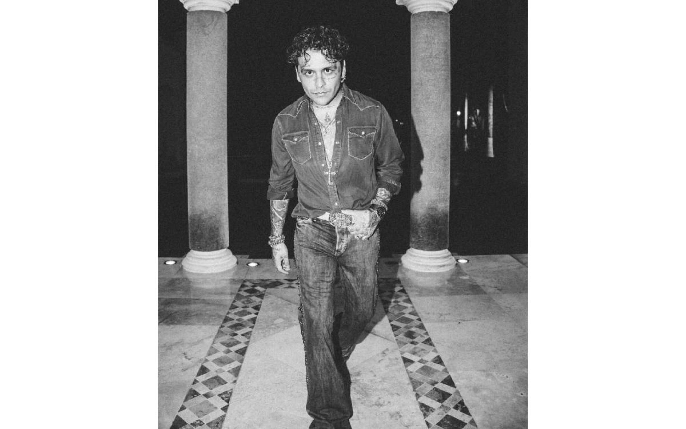 Christian Nodal demandado