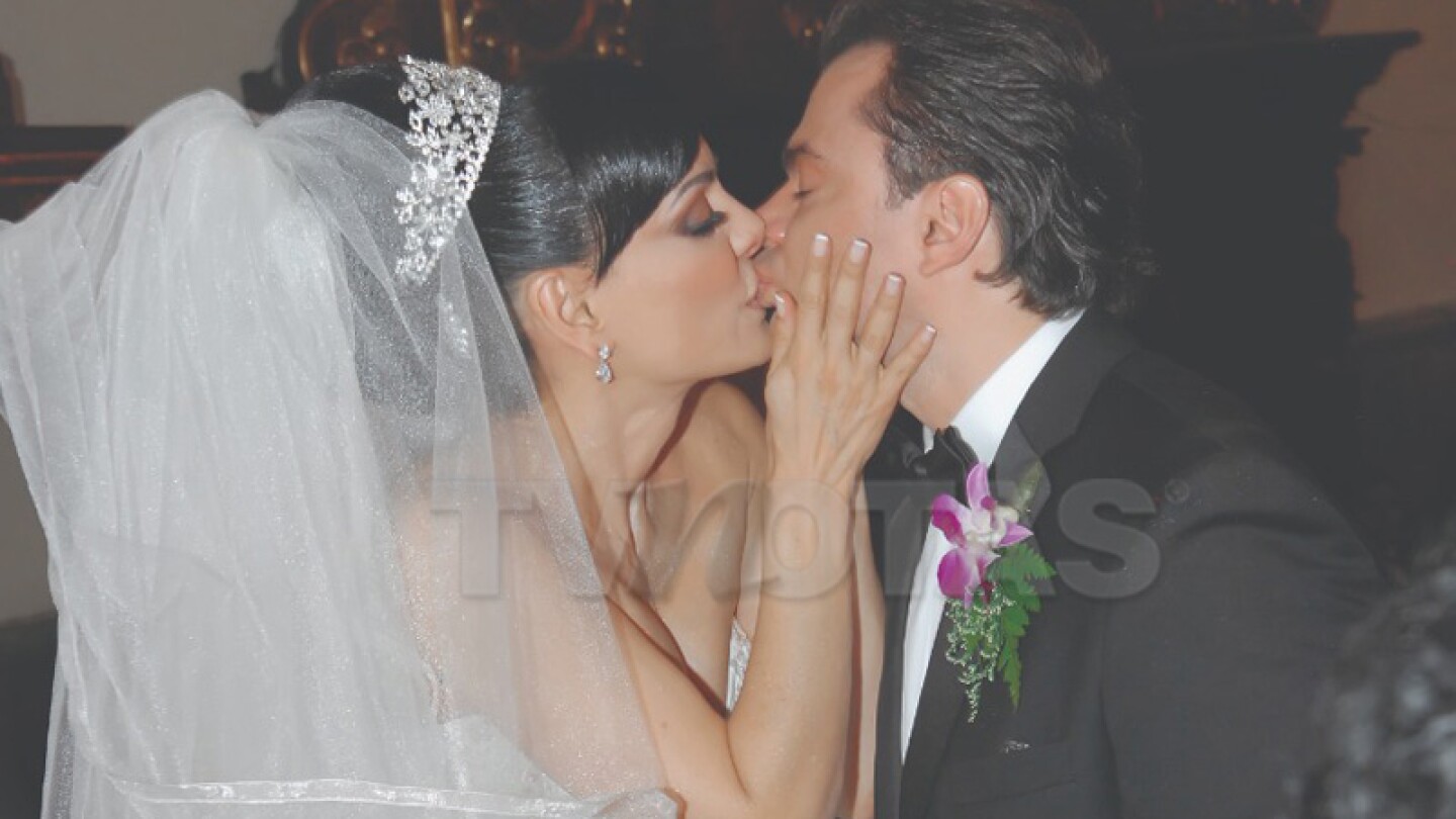 Maribel Guardia festeja 9 años de matrimonio con Marcos Chacón