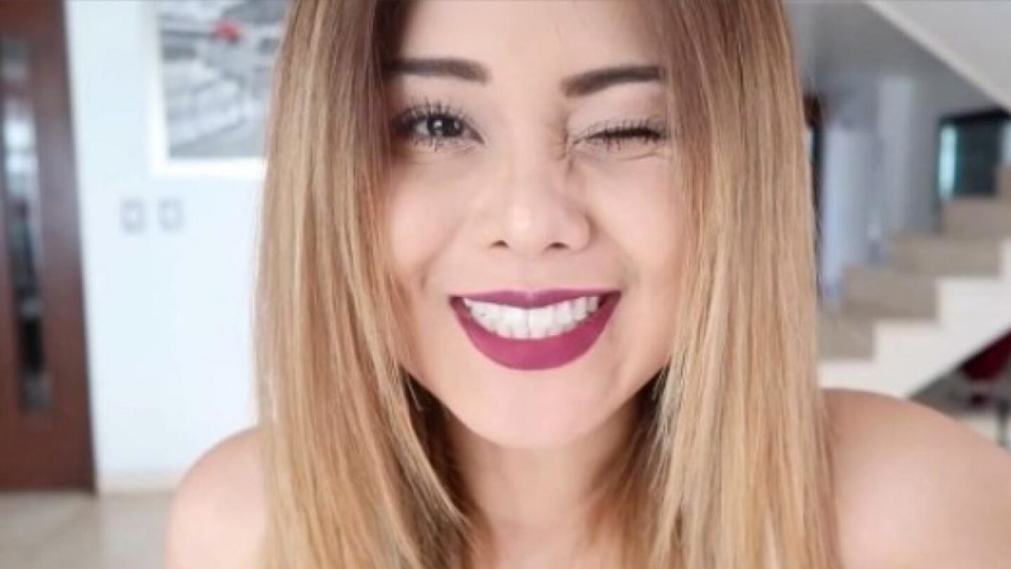 Gomita regresa a YouTube con unos kilos de más