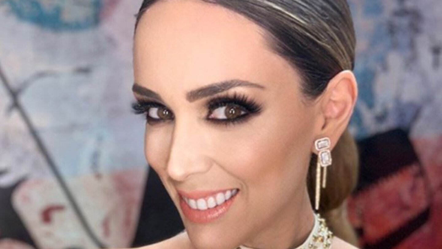 Jacqueline Bracamontes preocupa por su extrema delgadez