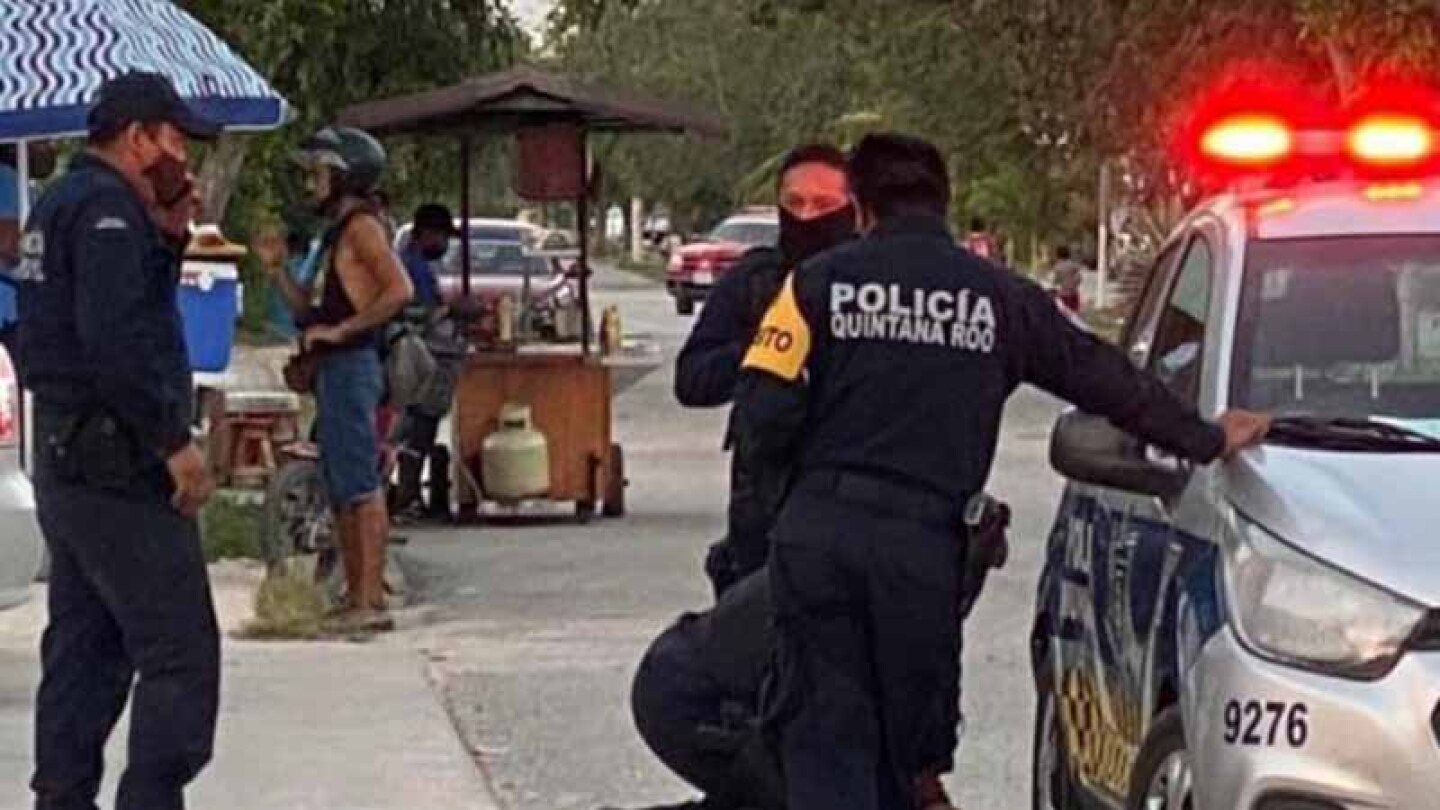 Mujer muere tras sometida por policías.