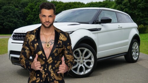 Captan a Nicola comprando un lujoso automóvil en la CDMX