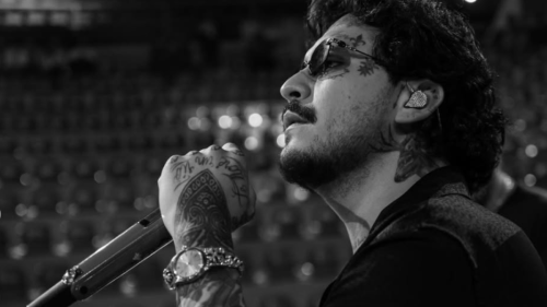 Christian Nodal: Plaga de cucarachas invade su concierto en la Plaza de Toros La México