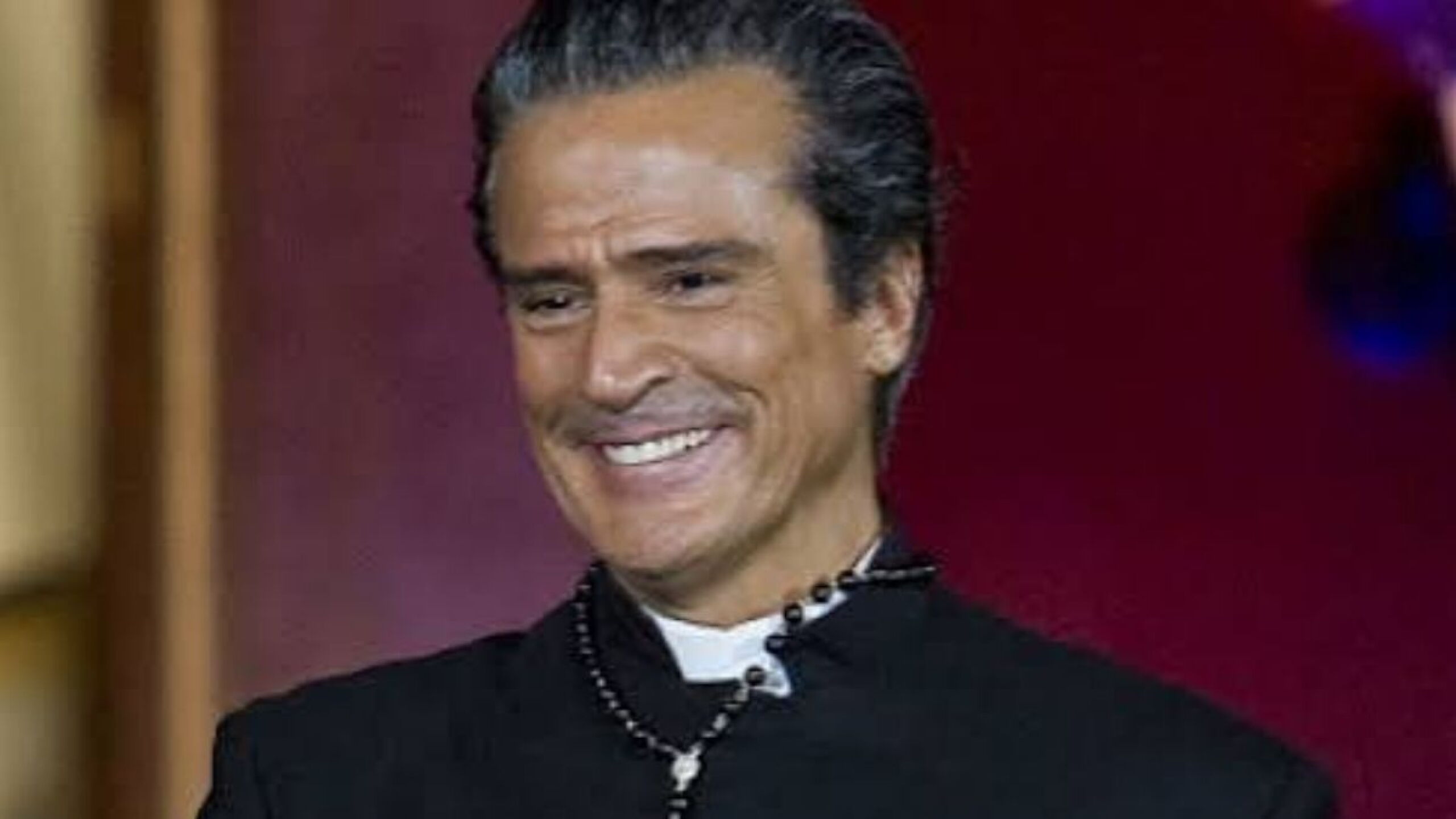 Gárgola es René Casados
