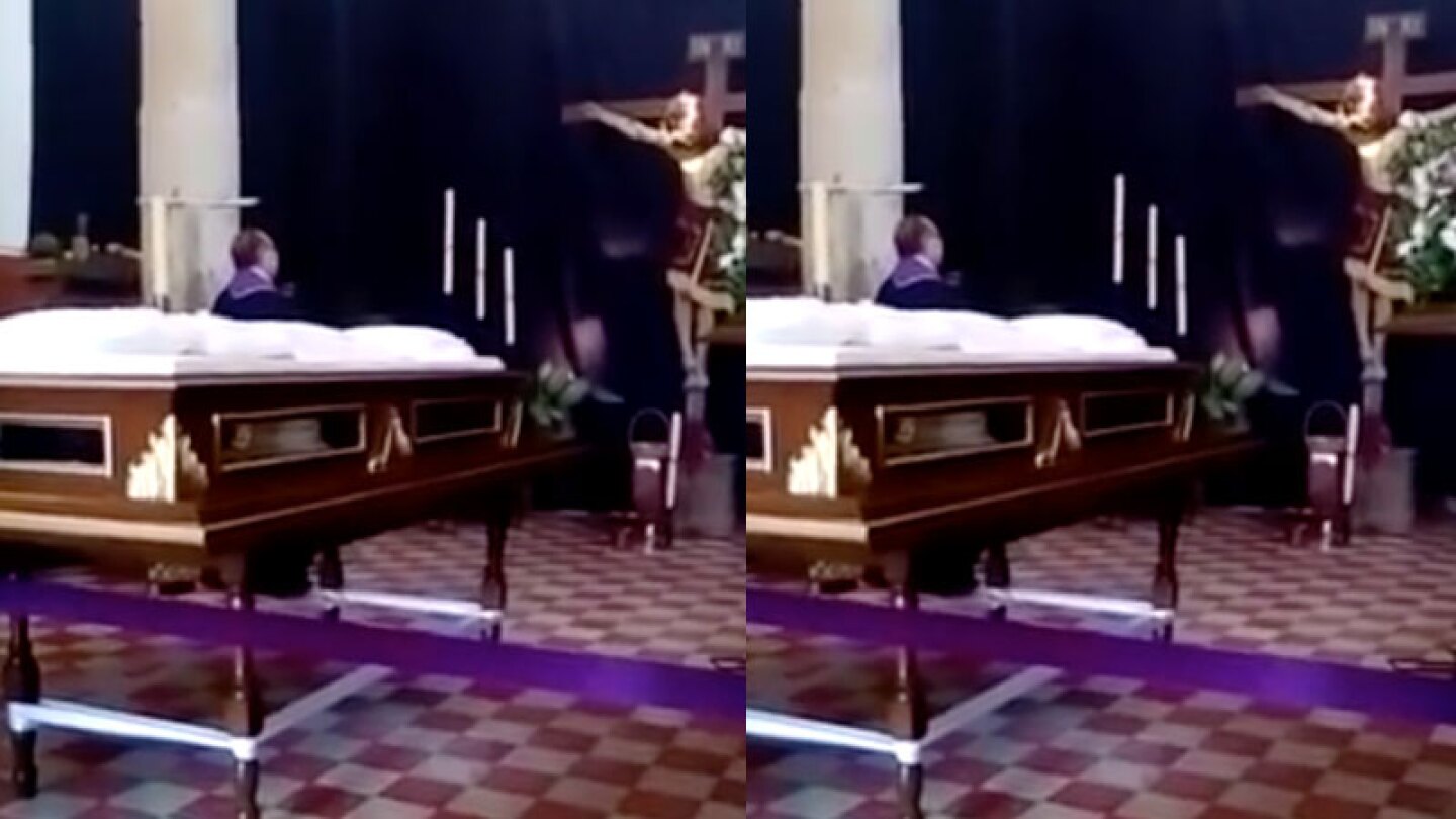 En plena misa, graban a Cristo moviendo la cabeza.