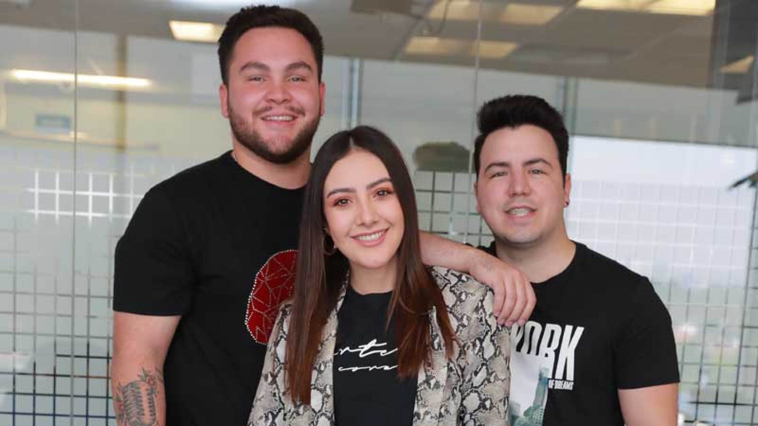 Esta agrupación que canta canciones del género Pop Regional.