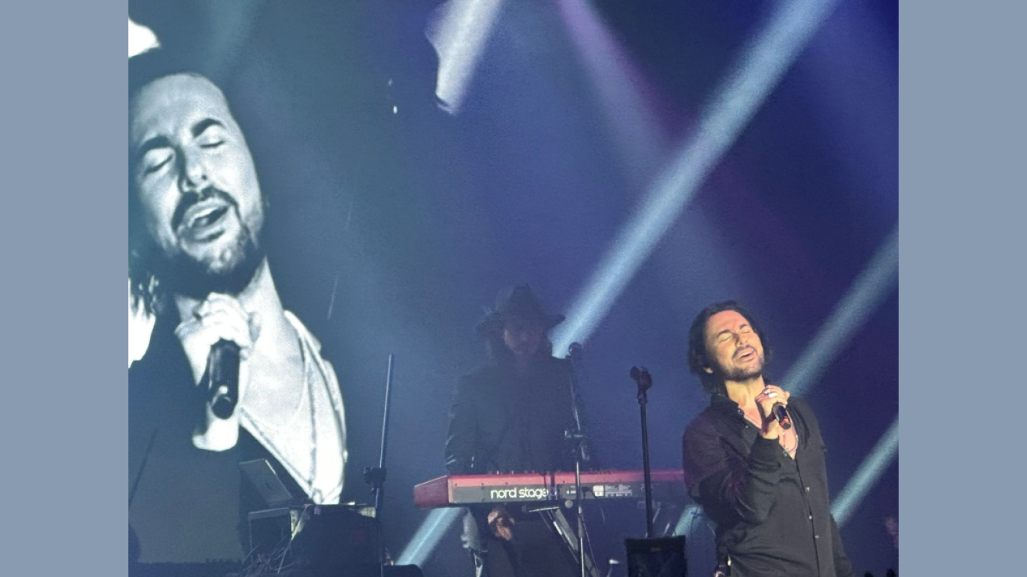 Beto Cuevas en concierto en La Maraka