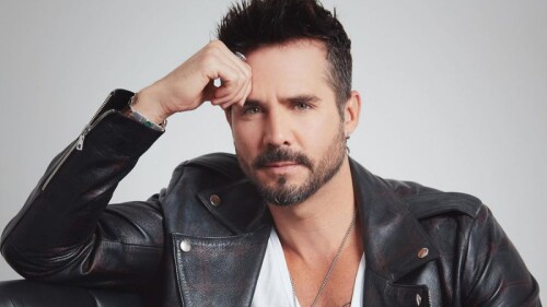 José Ron eleva la temperatura en redes con video enseñando de más