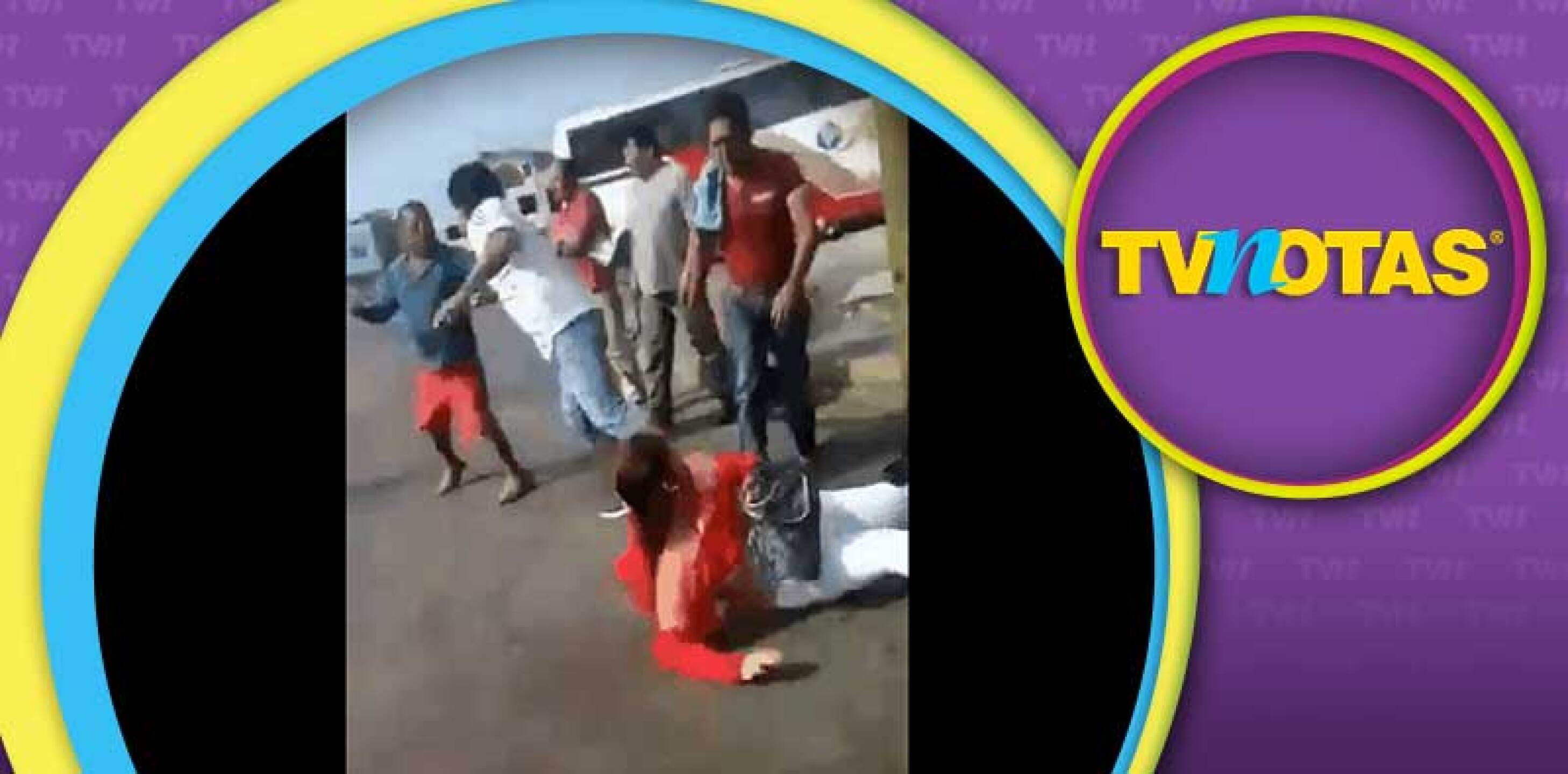 Algunos se acercaron al ver la pelea entre los infieles peruanos.