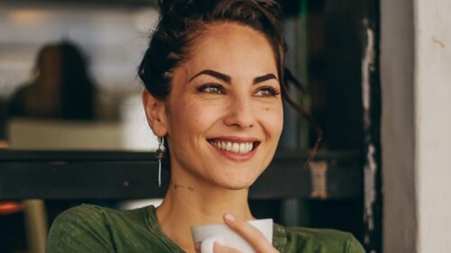 Bárbara Mori estrena look y destrona a Maribel Guardia como la abuela más sexy