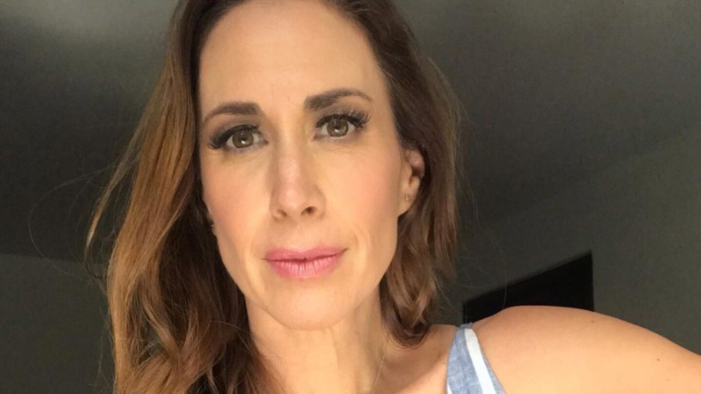 Papá de Marta Guzmán la cacha haciendo el delicioso y le hace esto a su novio