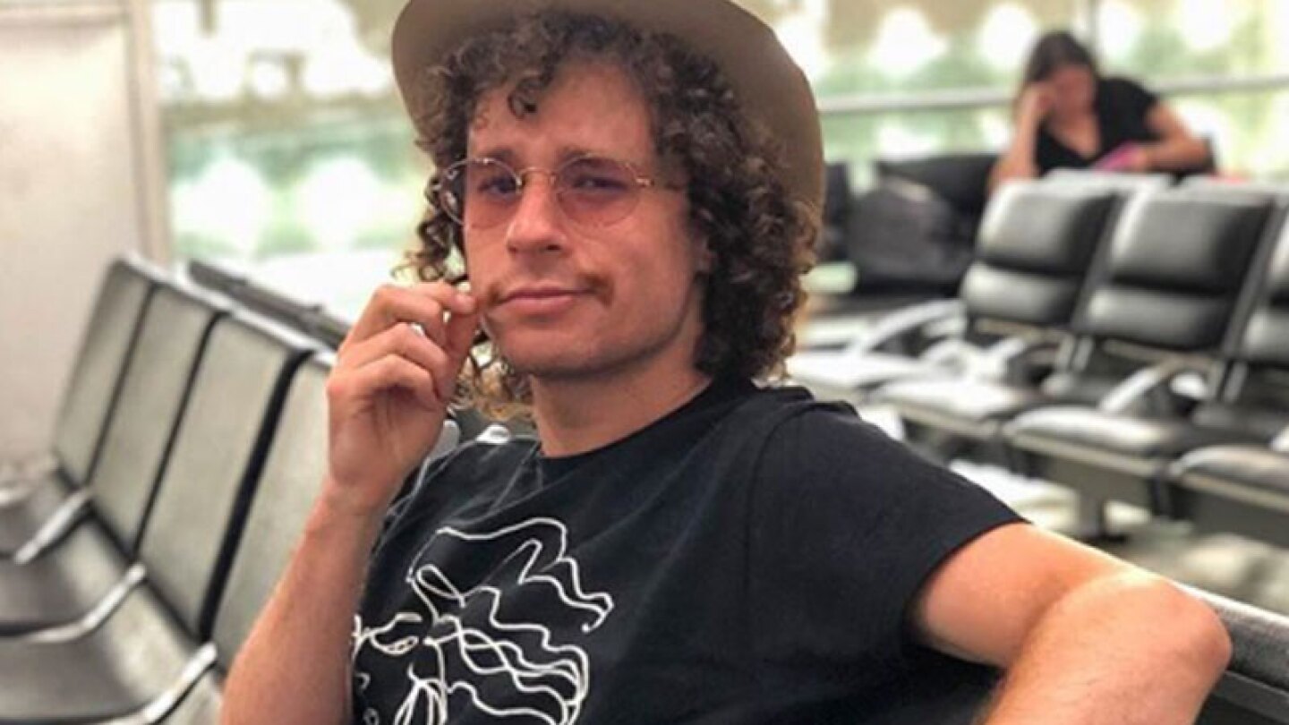 Luisito Comunica denuncia en redes que un fan robó a su novia