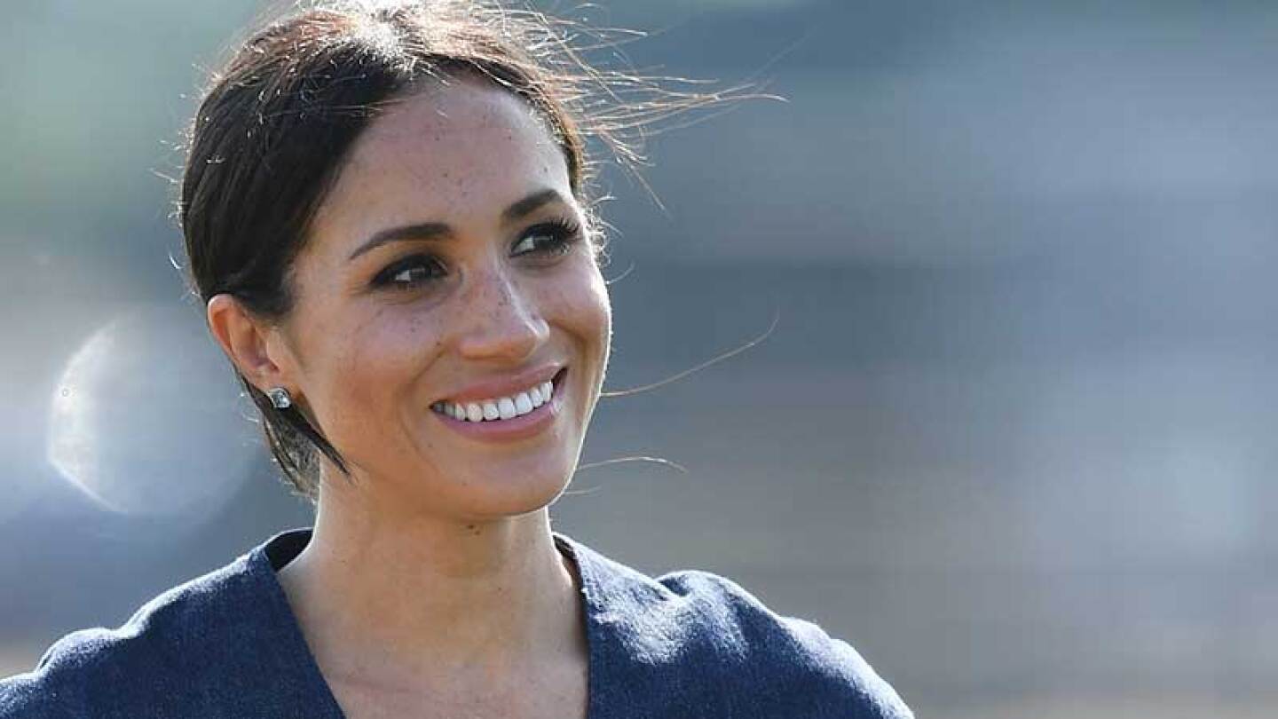 Meghan Markle luce un atuendo sexy en evento público.