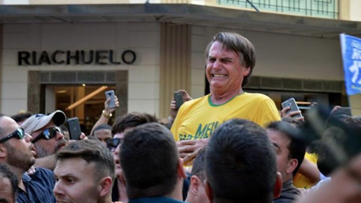 En pleno acto de campaña, apuñalan a candidato en Brasil