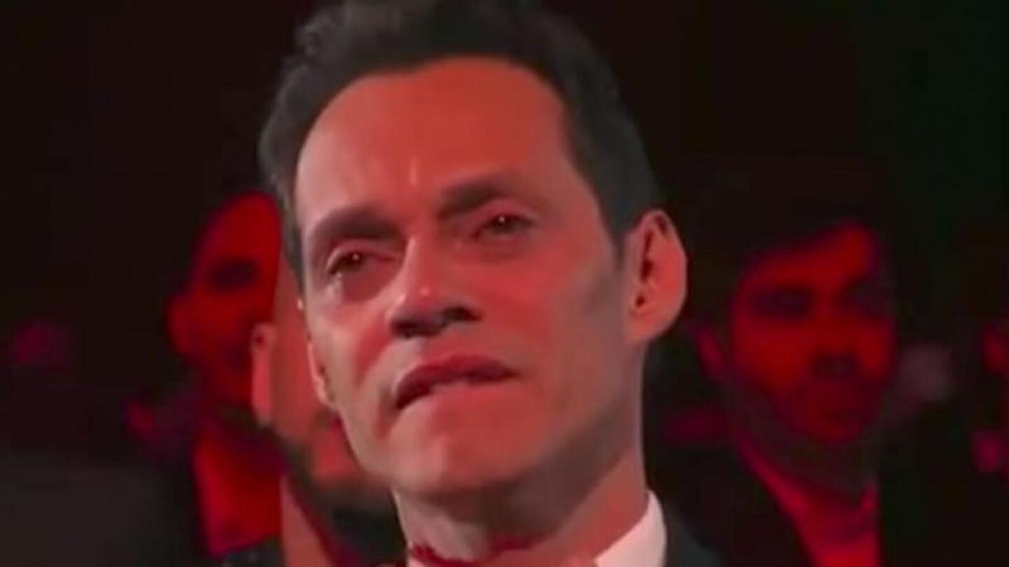 Publican foto de Marc Anthony con su señora madre