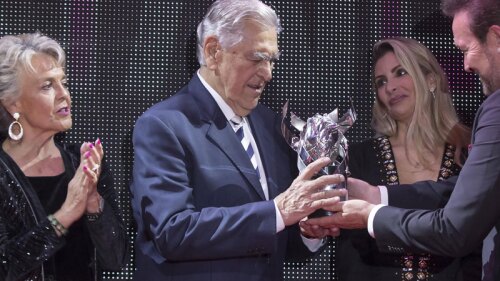 Eric del Castillo recibió un reconocimiento junto a más personalidades del medio artístico en el Cocktail de la Moda.