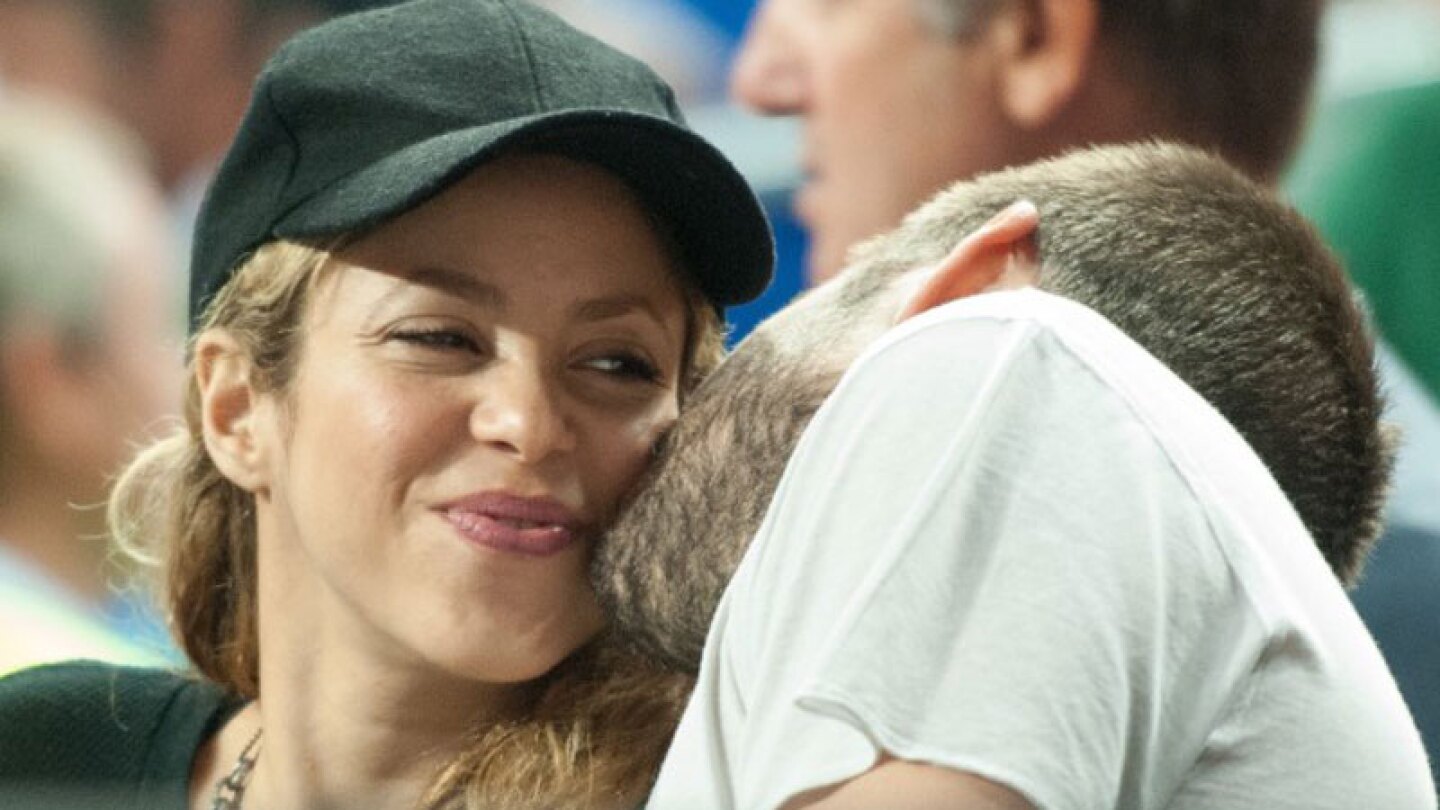 Shakira deja entrever que se casó en secreto con Piqué