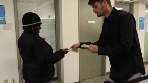 Ocurrió en Estados Unidos y le cambió la vida a muchas personas, hasta dieron préstamos sin retorno.