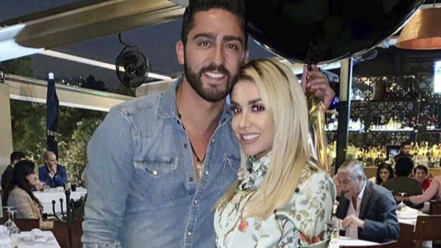 Karime y Potro Acapulco shore