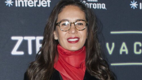 Yolanda Andrade en alfombra roja/foto clasos