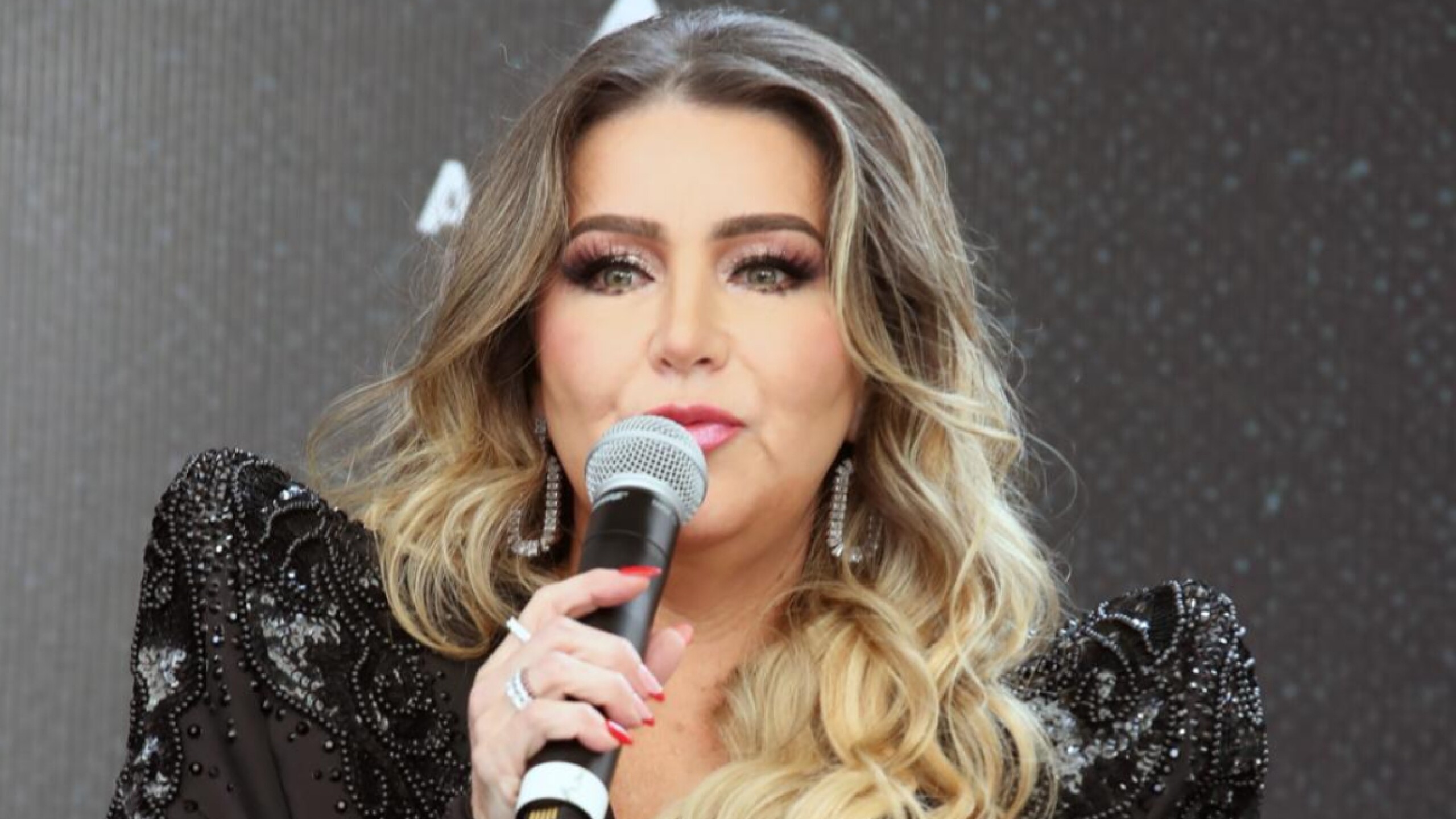 Alicia Villarreal niega romance con exnovio de Dulce