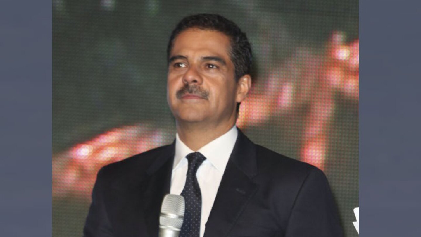 Javier Alatorre es un famosos conductor de TV Azteca
