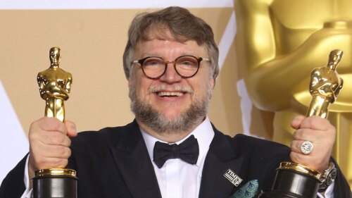 Niño youtuber logra entrevistar a Guillermo del Toro y se hace viral