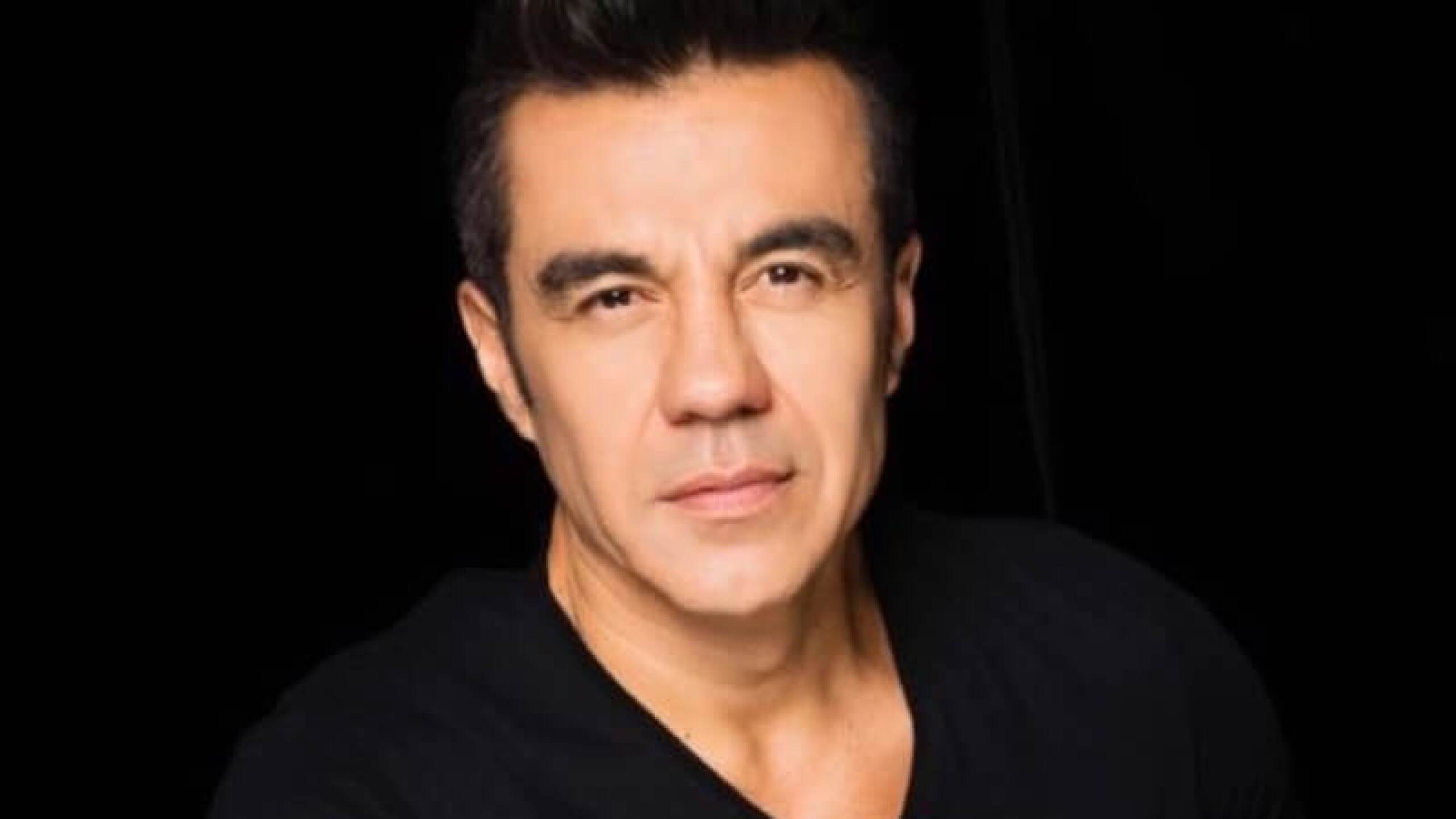 Adrián Uribe está feliz