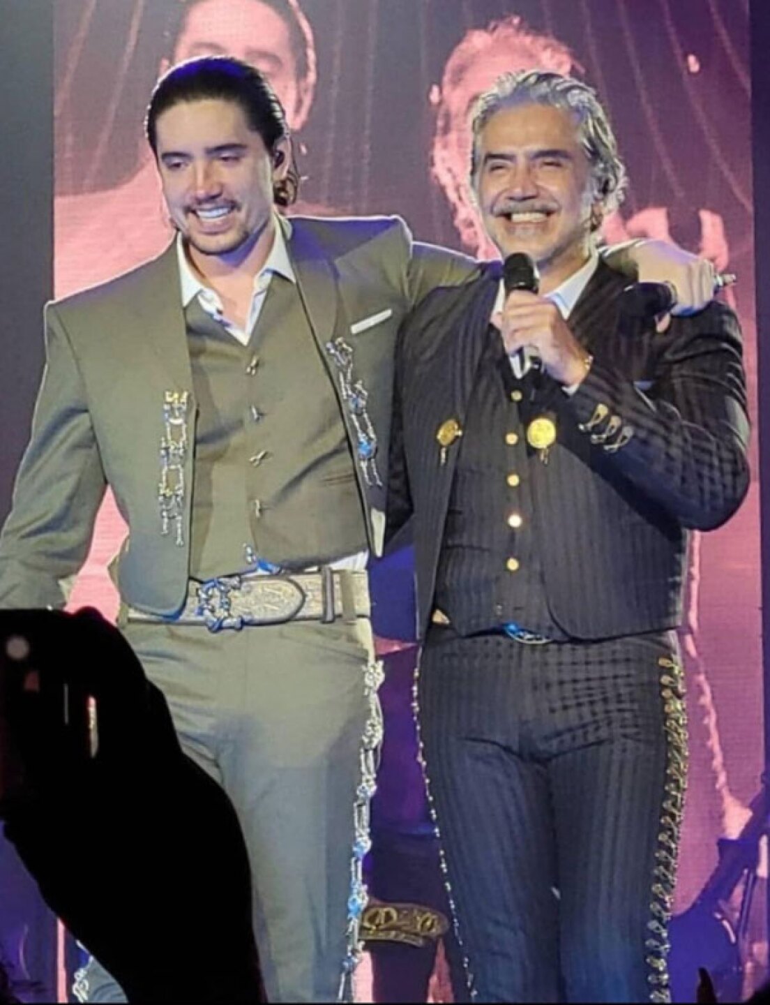 Alex Fernández habló sobre los señalamientos que ha recibido su papá