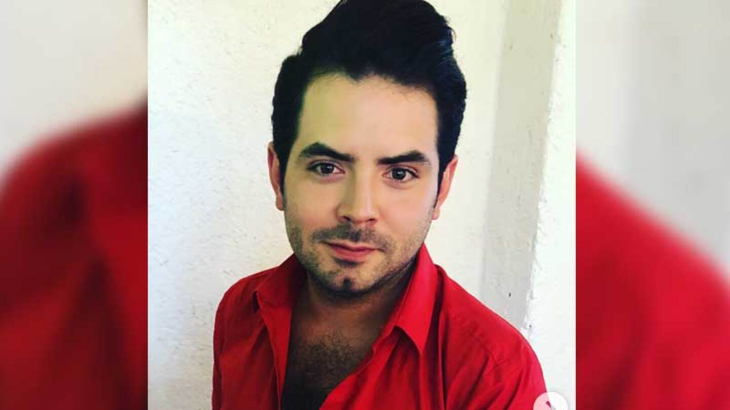 El guapo actor no le quedó de otra que sumarse a las burlas que han recibido en la constructora.