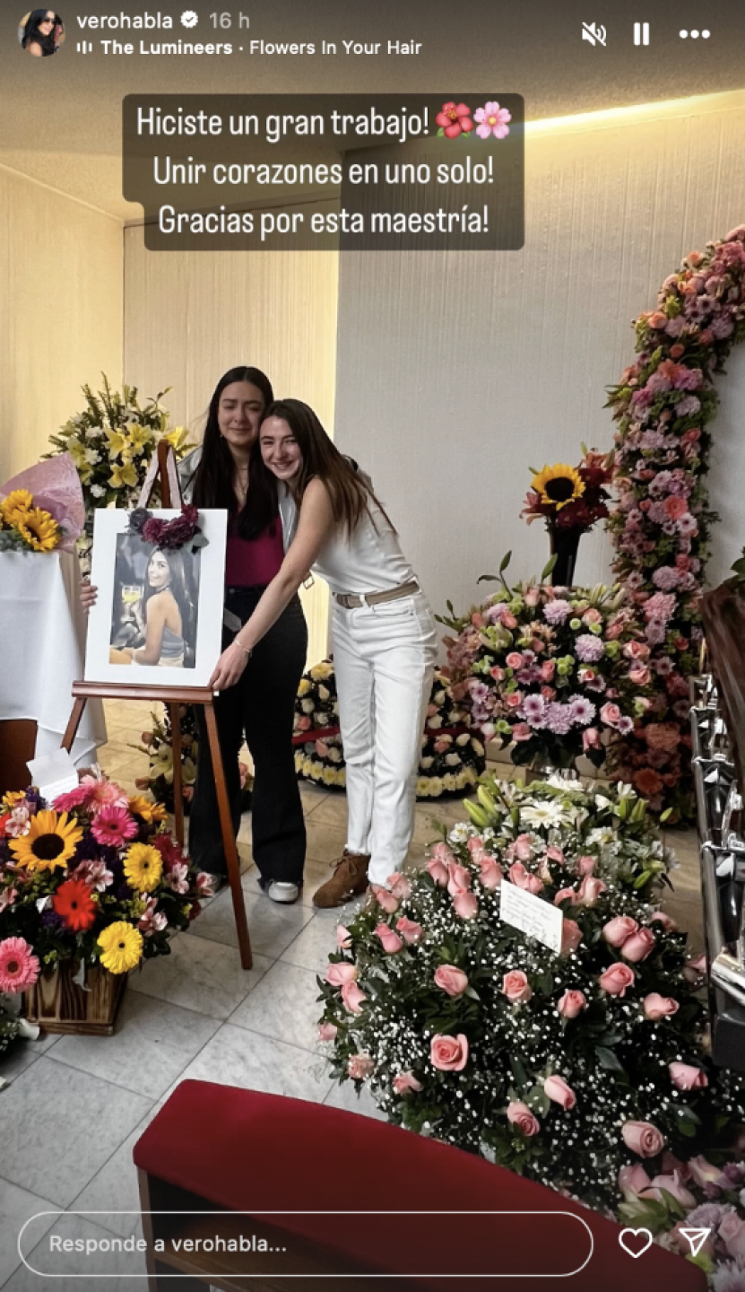 Flores en el funeral de la hija de Veronica Martínez