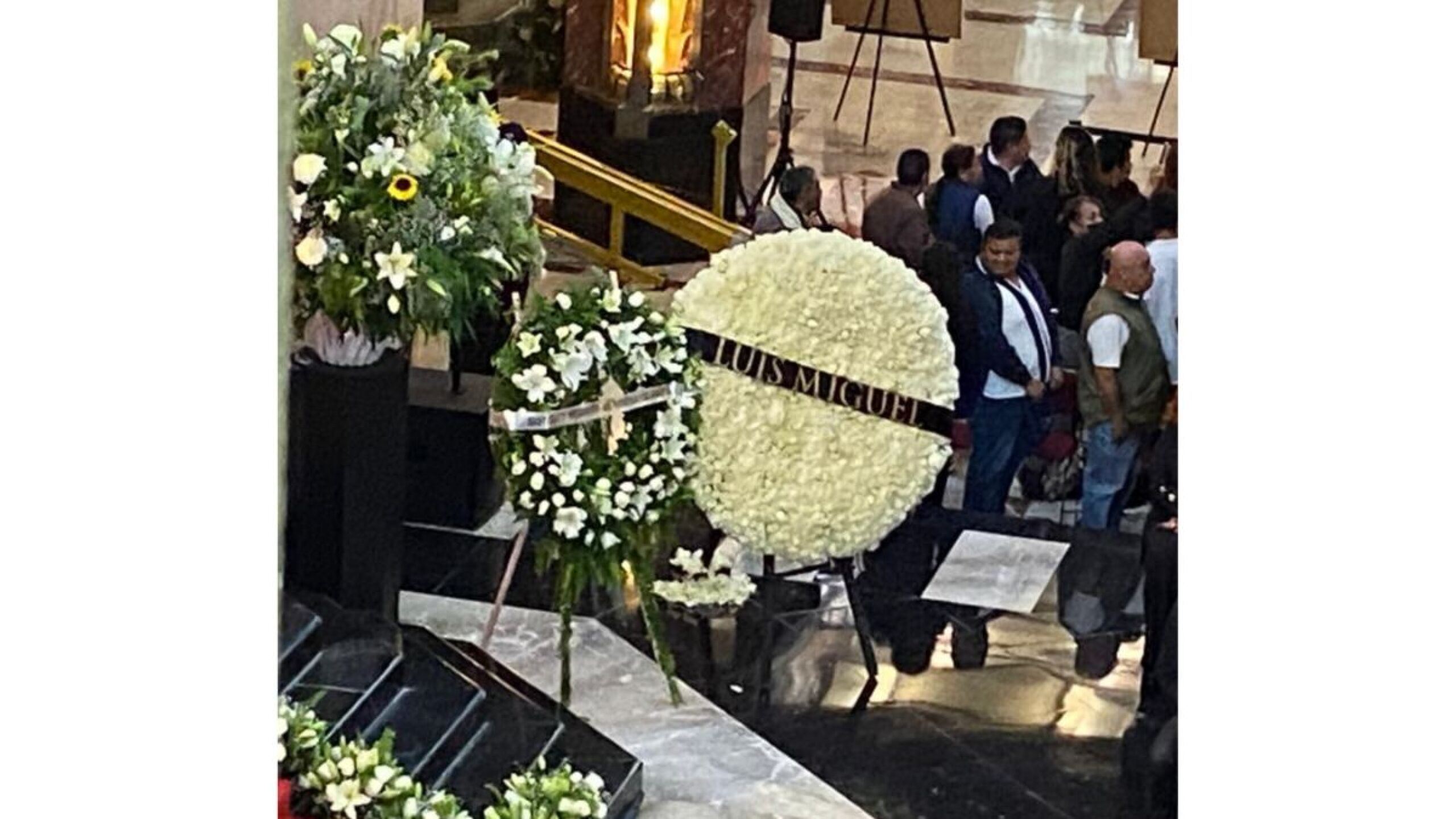 Luis Miguel se hace presente en el homenaje de Silvia Pinal