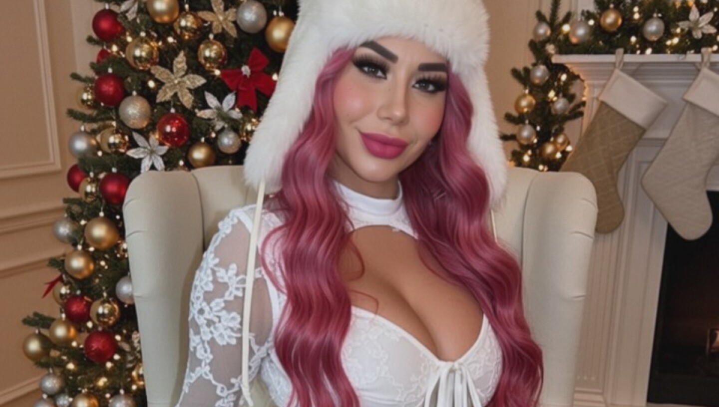 Bebeshita se somete a tratamiento de rejuvenecimiento facial en vivo