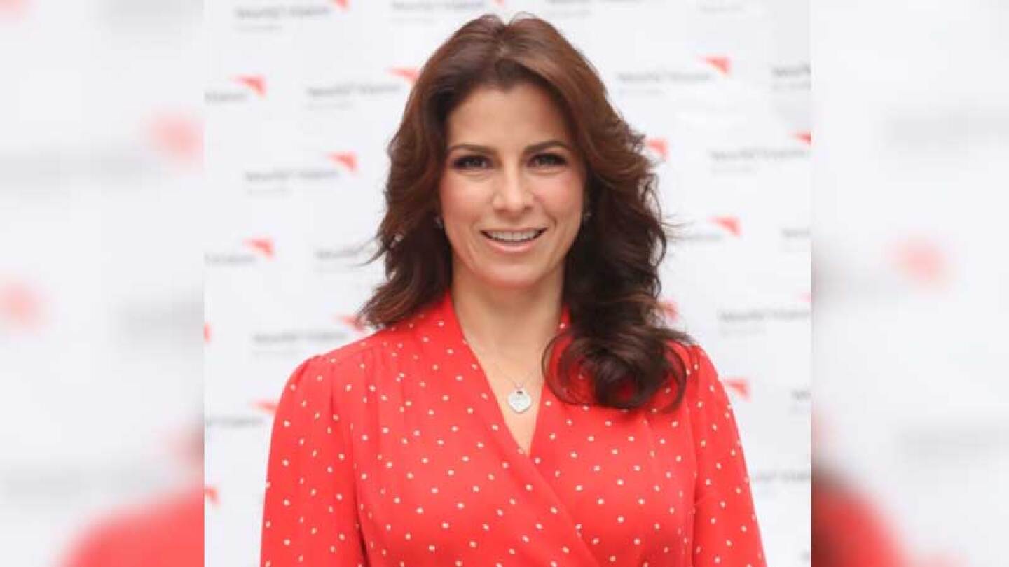 Llegó radiante a la conferencia y lució más guapa que nunca.
