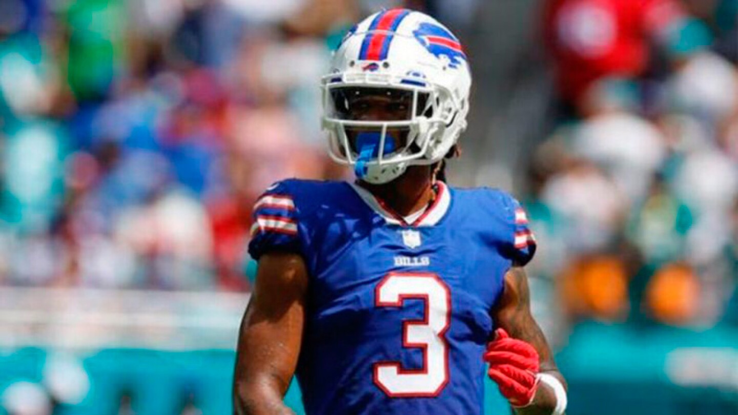Damar Hamlin de los Bills se desploma tras ser tacleado y recibe reanimación cardiopulmonar