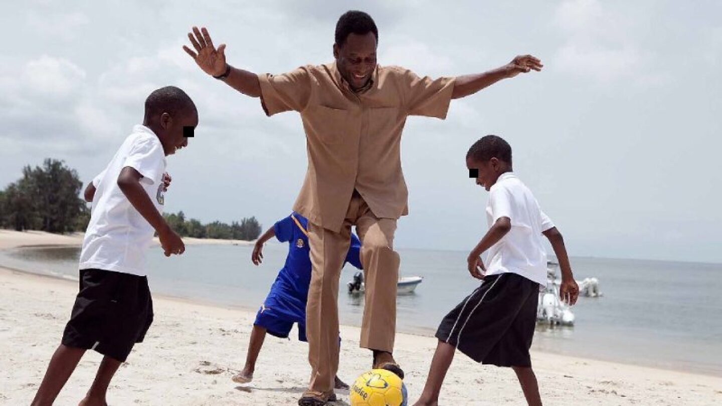 Pelé también jugó el papel de padre y esposo; tuvo tres matrimonios y siete hijos