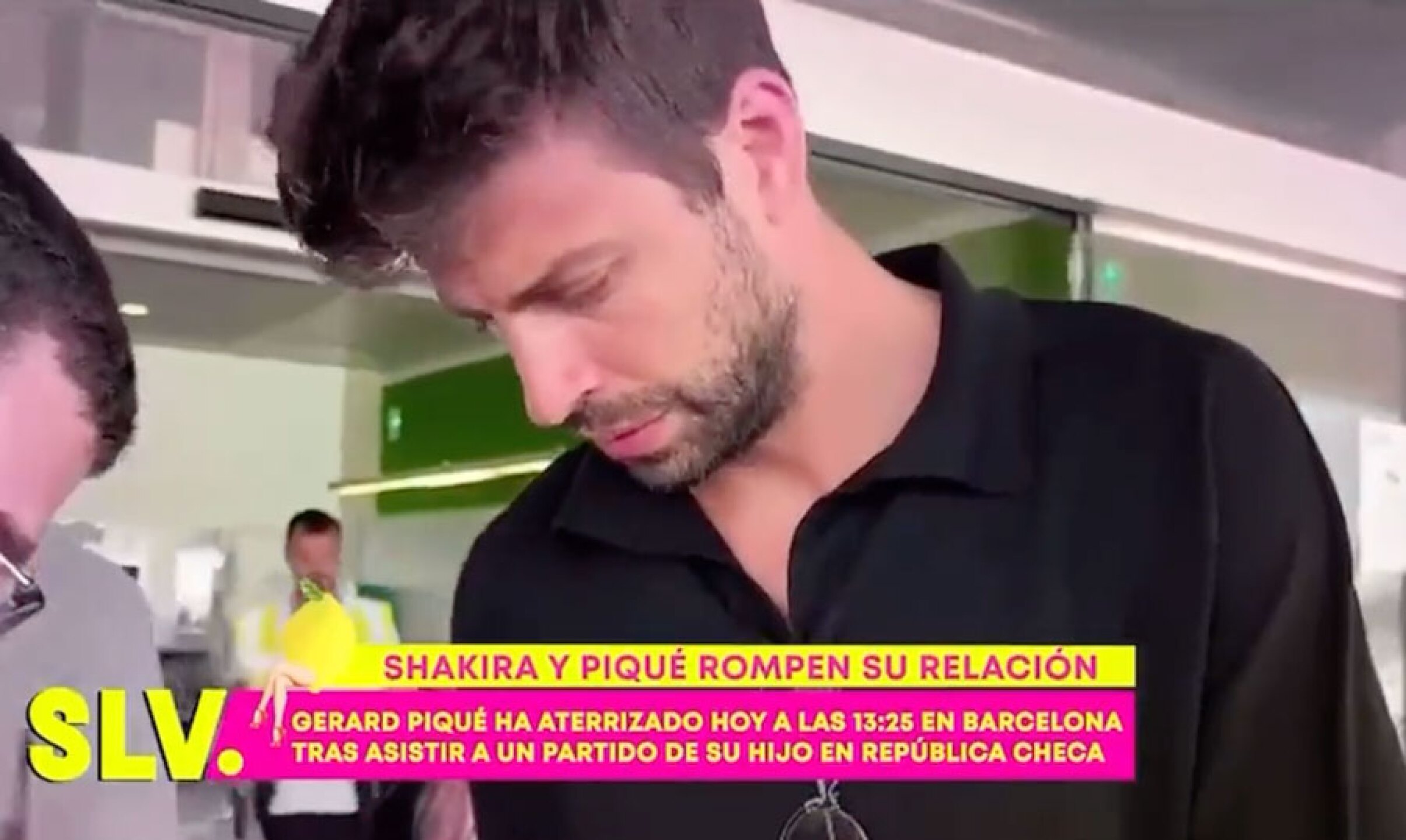 Shakira y Piqué llegaron por separado a España y esto pasó