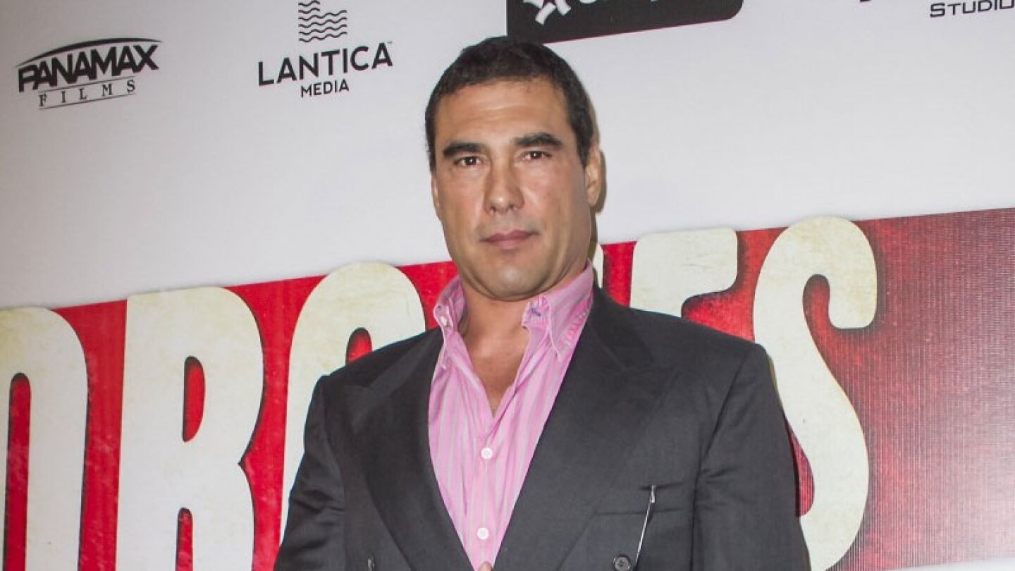 El actor acudió a sus seguidores con el objetivo de recuperar sus papeles de identificación.