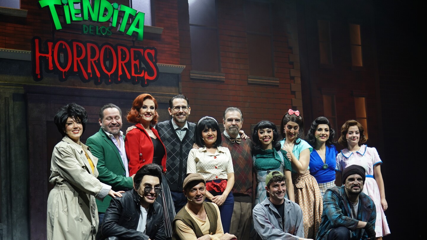 La tiendita de los horrores con Chantal Andere y Lorena de la Garza