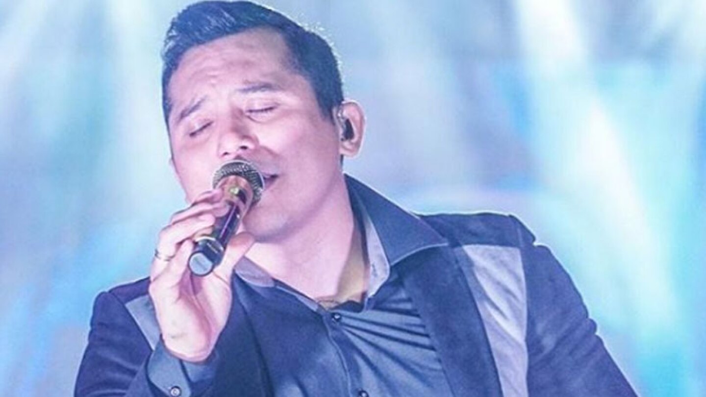 Tachan a Edwin Luna de ‘afeminado’ por usar ‘mallitas’ en su luna de miel