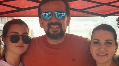 Melenie Carmona capta a su mamá y a su padrastro besándose