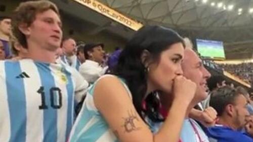 Lali Esposito sufrió acoso en la final del Mundial de Qatar 2022 tras cantar el himno de Argentina