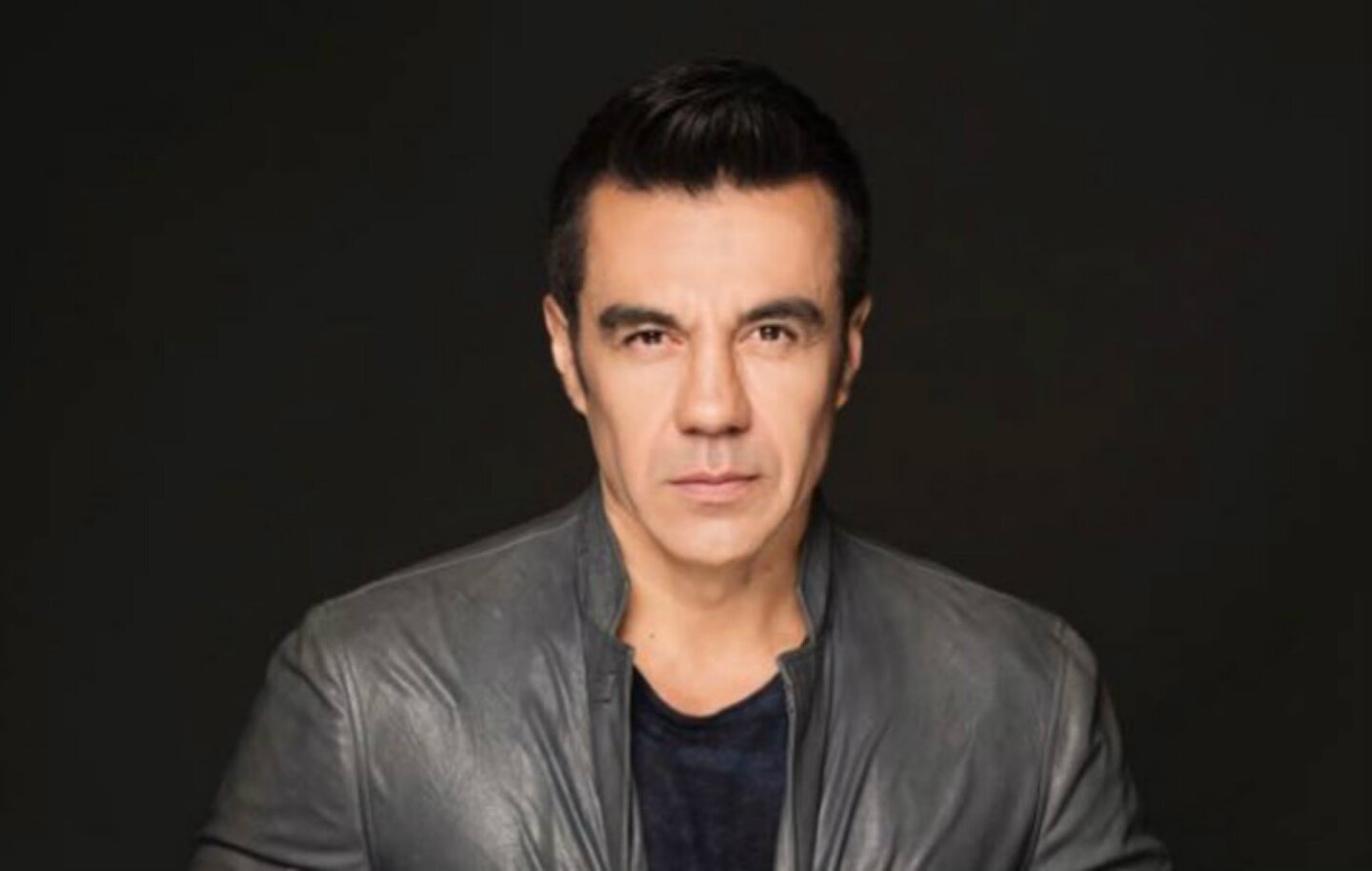 Adrián Uribe