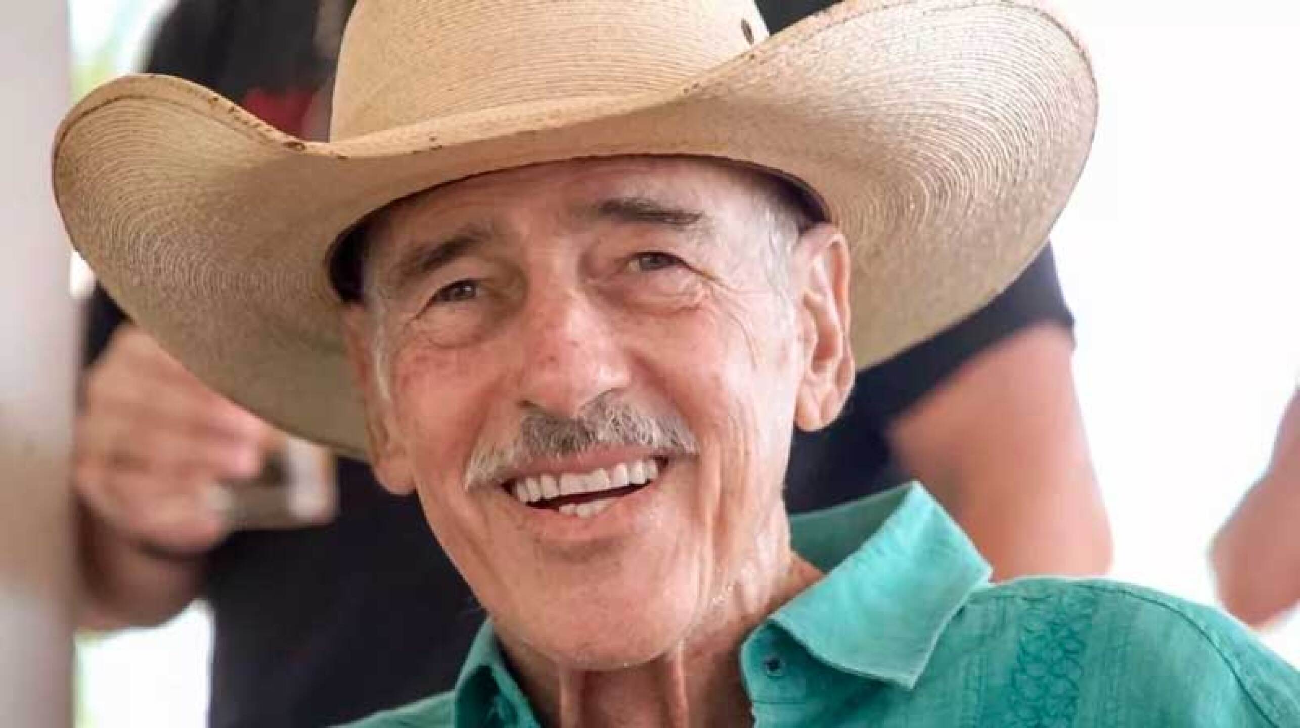 Andrés García le contesta a su hijo Leonardo y le pide que no se meta con su familia